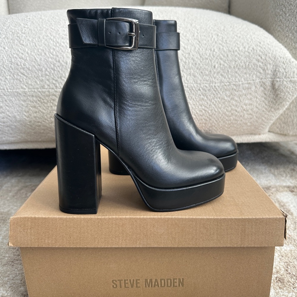 *New* Steve Madden Ziva Boots Size 5